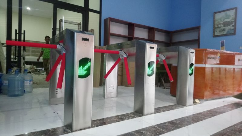 Hệ thống cổng xoay cho bể bơi JIMA